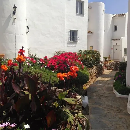 Holiday home Nyrenoverat! Beachfront Townhouse Med Pool Malaga