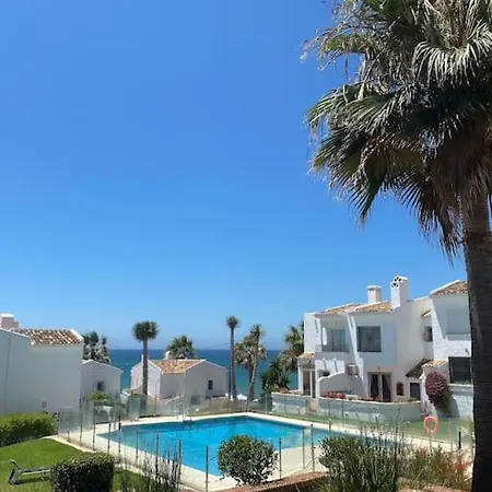 Holiday home Nyrenoverat! Beachfront Townhouse Med Pool