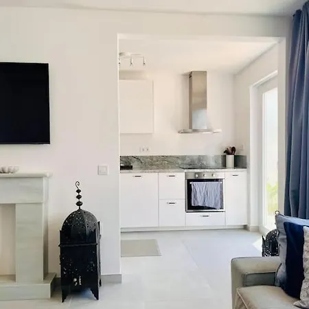 Nyrenoverat! Beachfront Townhouse Med Pool * Malaga