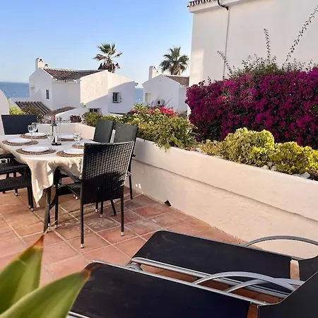 Holiday home Nyrenoverat! Beachfront Townhouse Med Pool
