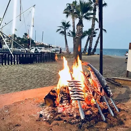Nyrenoverat! Beachfront Townhouse Med Pool * Malaga