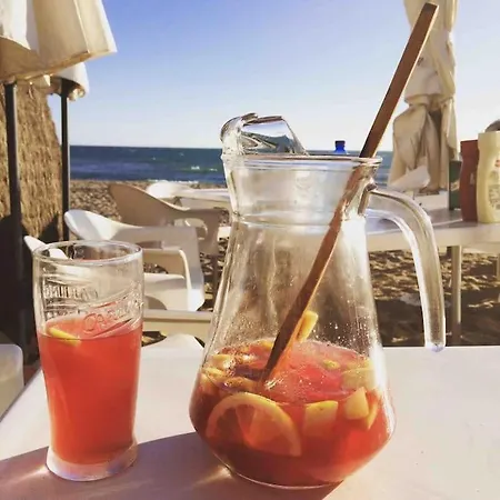 Nyrenoverat! Beachfront Townhouse Med Pool Holiday home *