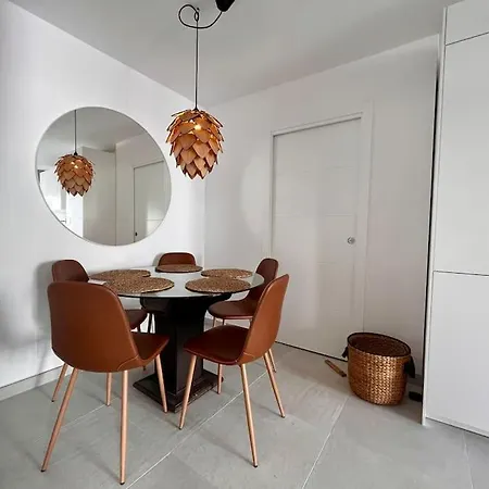 Nyrenoverat! Beachfront Townhouse Med Pool * Malaga